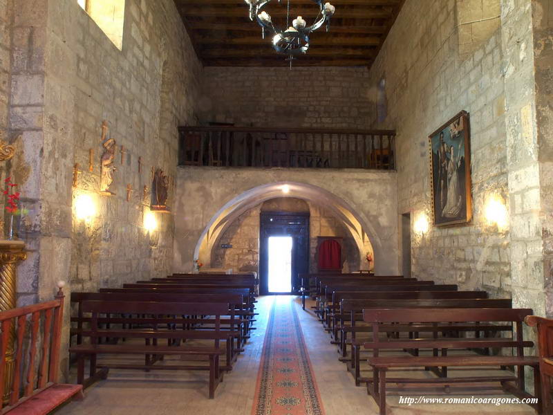 INTERIOR HACIA LOS PIES DEL TEMPLO